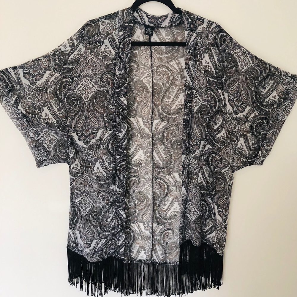 Kimono with fringe bottom